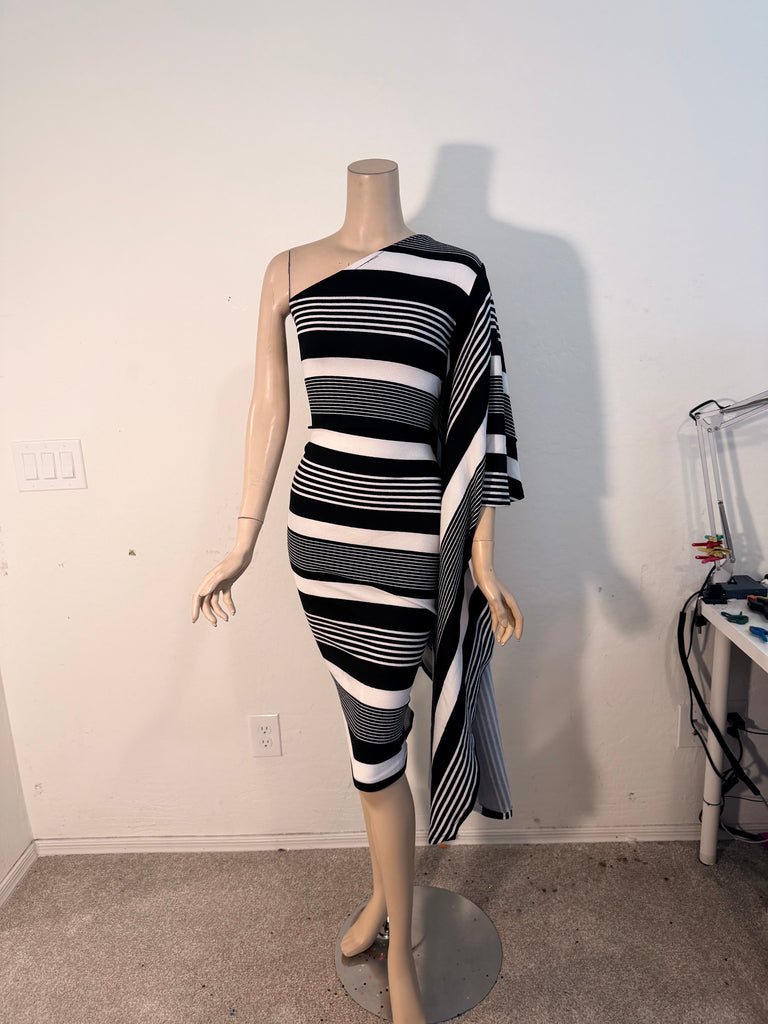 L/XL Ready to ship 1 Shoulder Stretch Black White Cocktail Dress