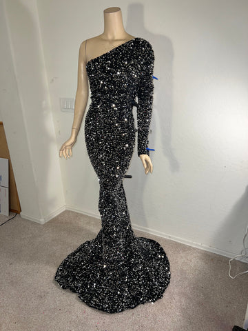 2x/3x Ready to ship Full length 1 Shoulder Stretch Black and Silver Sequin Gown